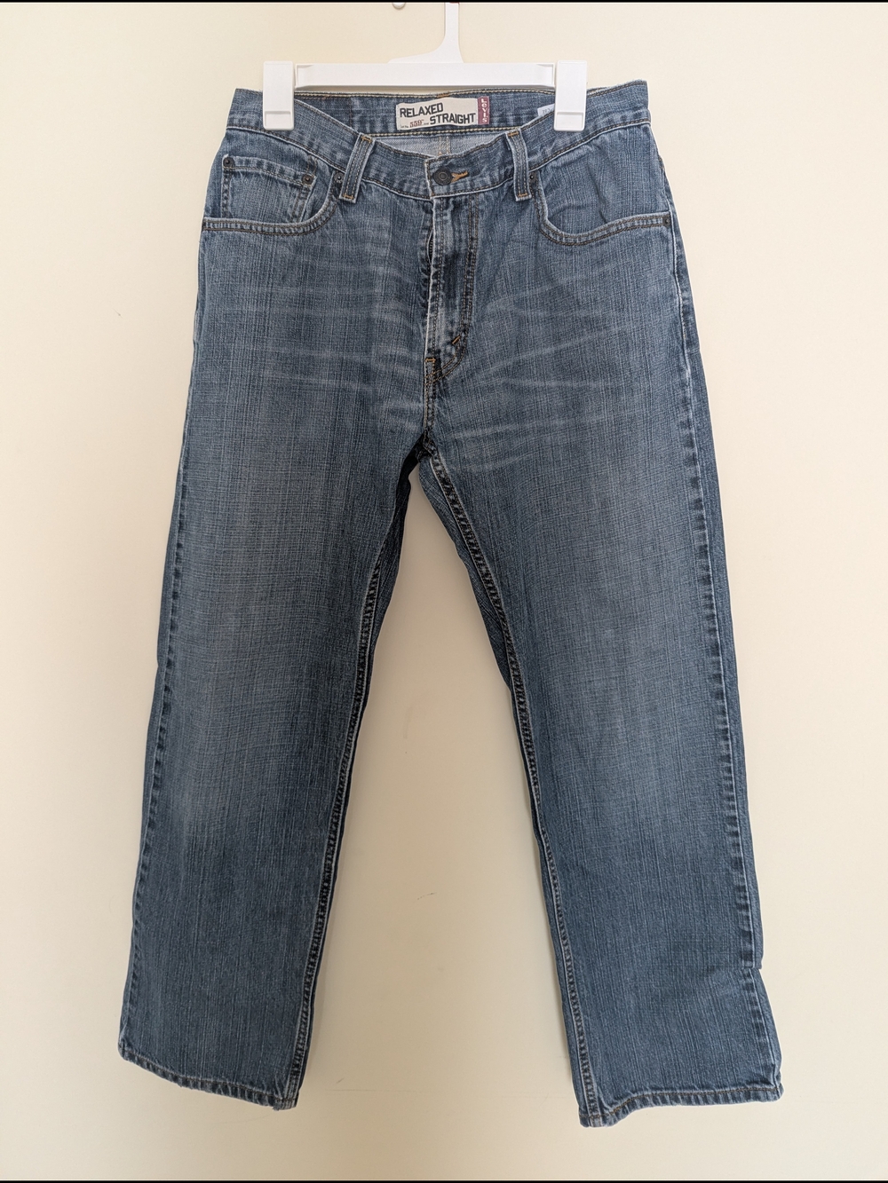 Levi's Relaxed Straight Jeans in Medium Blue Wash